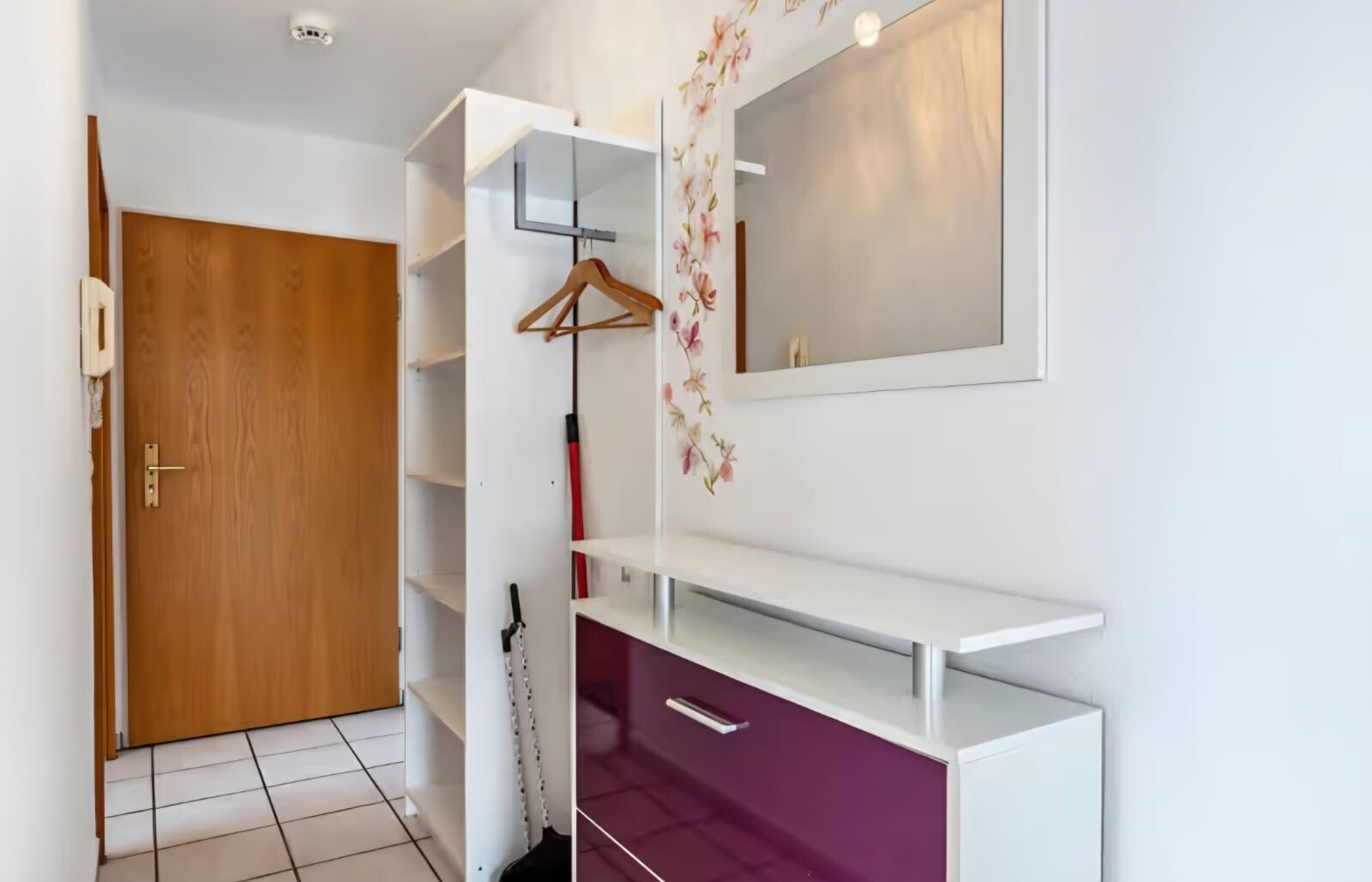 RUHIGE 2,5-ZI.-WOHNUNG MIT FERIENLIZENZ – IDEALE KAPITALANLAGE MIT RENDITEPOTENZIAL – VERKAUF - Flur