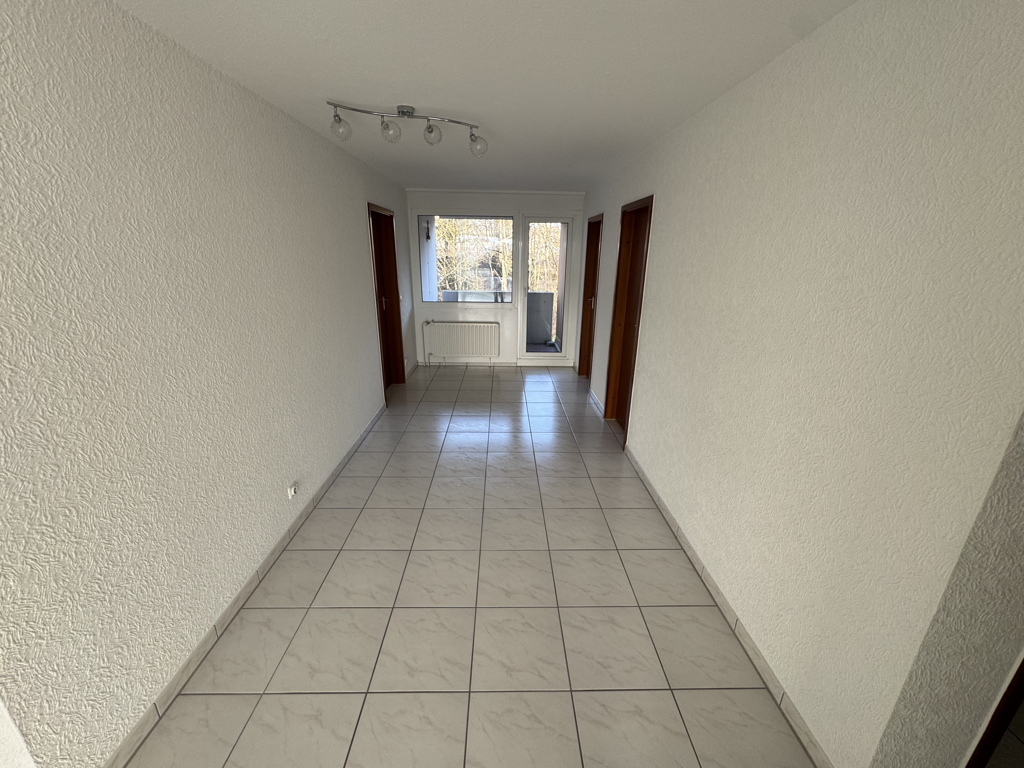 RUHIGE 4,5 ZIMMER WOHNUNG IN STUTTGART-MöHRINGEN – VERKAUF - Diele