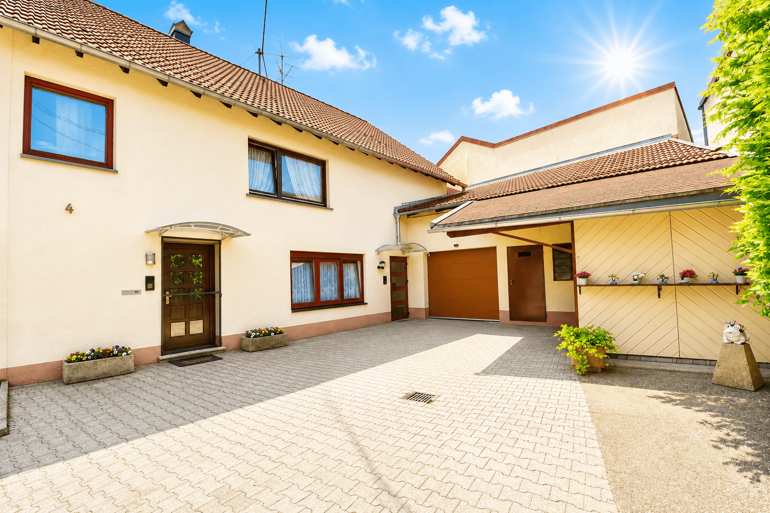 Freistehendes Familienhaus mit separater Einliegerwohnung und Ausbaureserve in Haueneberstein