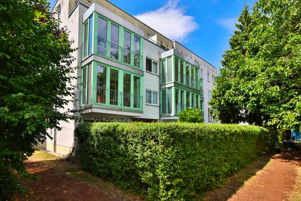 2-Zi.-Wohnung in Buckow, 55 m², bezugsfrei, Einbauküche, PKW-Stellplatz, Wintergarten, hell, ruhig