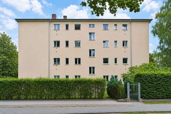 2-Zi.-Wohnung in Lichterfelde: 53 m², 4.OG, bezugsfrei, Balkon, vollständig renoviert, grüne Lage
