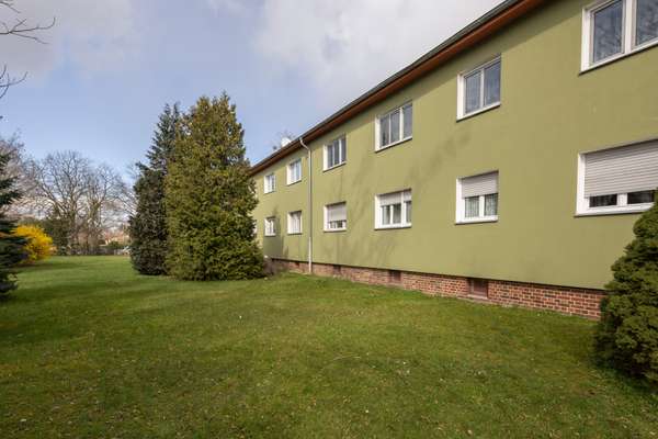2-Zimmer-Wohnung in Lichtenrade, 51 m², saniert, bezugsfrei, großer Keller, Stellplatz