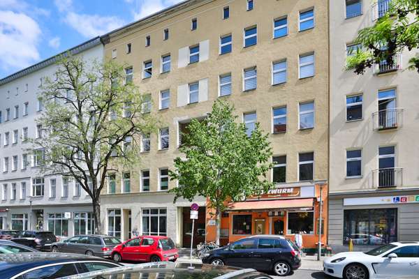 5 Zi.-Altbauwohnung in Moabit: 145 m², 1. OG, bezugsfrei, Sanierungspotenzial