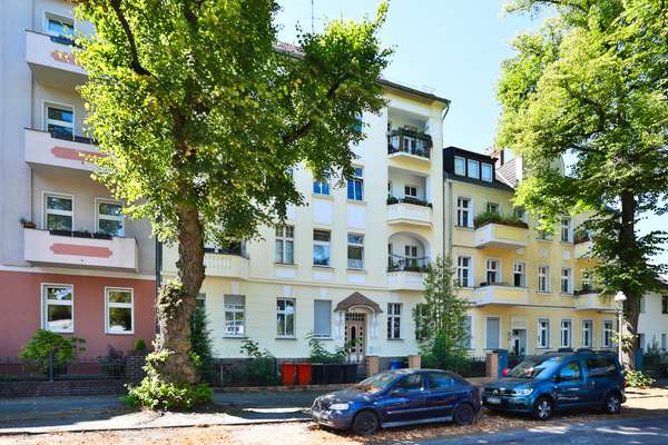 3 Zi.-Altbauwohnung Waidmannslust: 77 qm, EG, bezugsfrei, teilsaniert, Bad neu, gepflegtes Haus