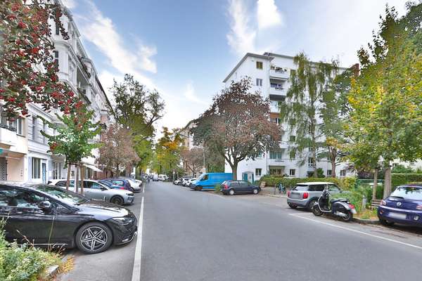 3 Zi.-Wohnung im Schöneberger Kiez nahe Winterfeldplatz: 66 m², bezugsfrei, Aufzug, DG, Südbalkon
