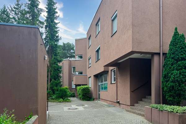 Wohnung in Dahlem: 3-Zimmer, 95 m², 1.OG, bezugsfrei, Balkon, TG-Stellplatz, ruhige und grüne Lage
