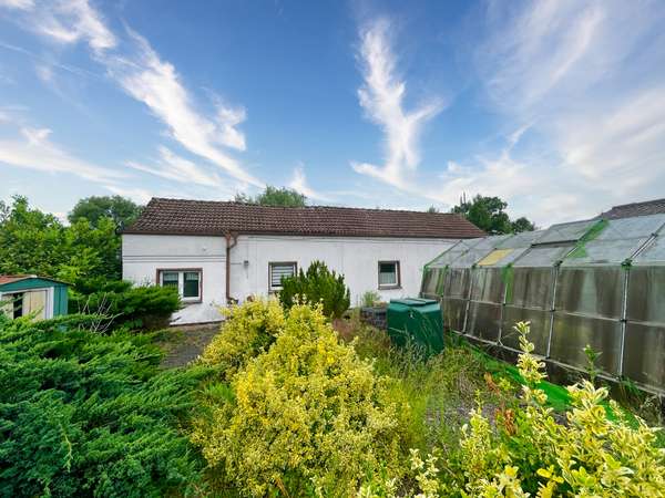 Grundstück am Krummen See: 782 m², direkte Wasserlage, Altbestand, Entwicklungspotenzial
