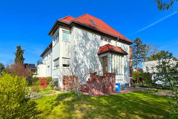 Doppelhaushälfte im Schweizer Viertel/Lichterfelde: 2 Wohneinheiten, opt. Dachausbau, bezugsfrei