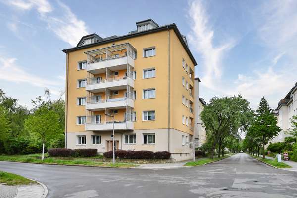 2-Zimmer-Wohnung in Zehlendorf: 51 m², 4.OG, bezugsfrei, Aufzug, hell, ruhig, grün