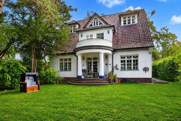 Villa 500 m vom Schlachtensee: Gästehaus, Wellnessbereich, großer Garten auf 1.668 m²