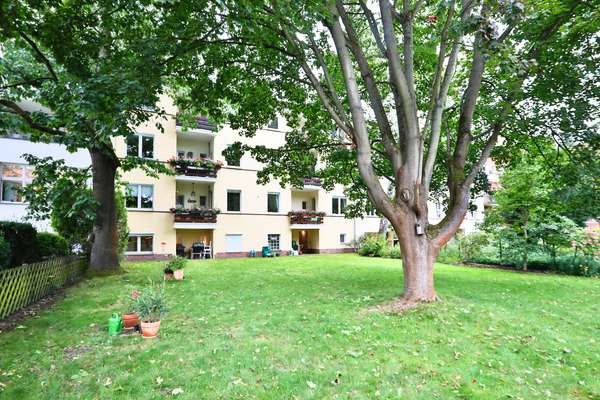 3-Zimmer-Wohnung in Lankwitz: 2.OG, bezugsfrei, Loggia, hell, ruhig, grün