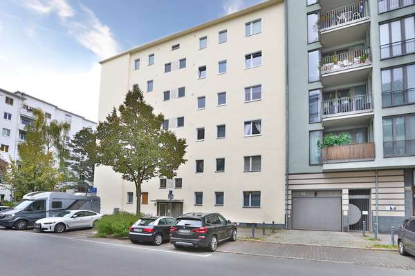3 Zi.-Wohnung im Schöneberger Kiez nahe Winterfeldplatz: 66 m², bezugsfrei, Aufzug, DG, Südbalkon