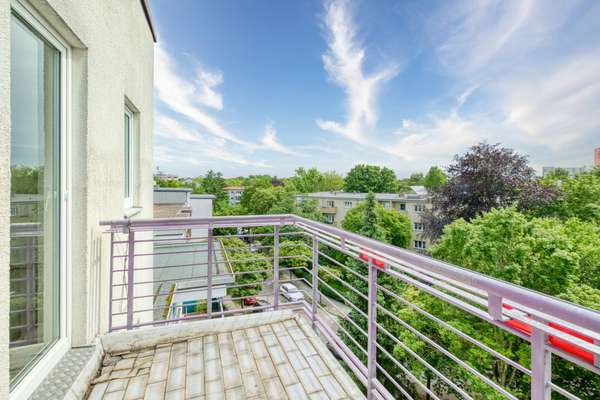 2 Zi.-Wohnung in Reinickendorf: 60 m², 5.OG, bezugsfrei, Balkon, Aufzug, grüne Lage