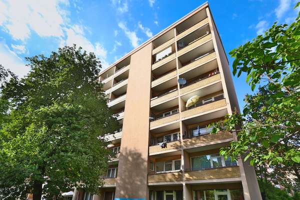 2 Zi.-Wohnung in Moabit nahe U-Bahn-Birkenstr.: 53 m², 7.OG, bezugsfrei, Balkon, Aufzug, hell