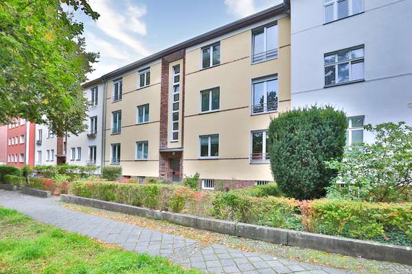 3-Zimmer-Wohnung in Lankwitz: 2.OG, bezugsfrei, Loggia, hell, ruhig, grün