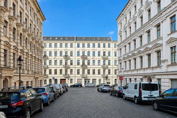 Großzügige Altbau-Maisonette im Chamisso-Kiez mit weitem Blick über Berlin – Dachterrasse, saniert