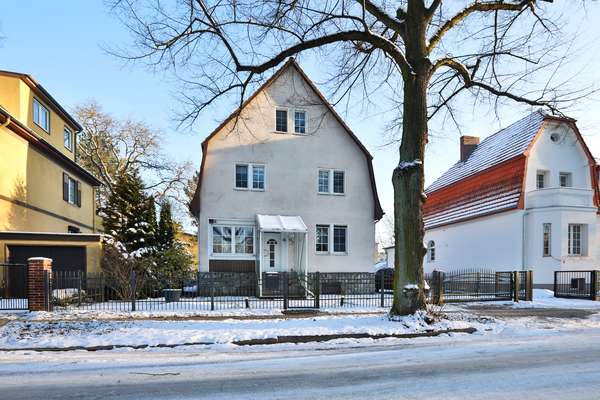Einfamilienhaus mit viel Platz in Marienfelde: 7 Zi., 236 m², Wintergarten, Terrasse, Garage, Keller