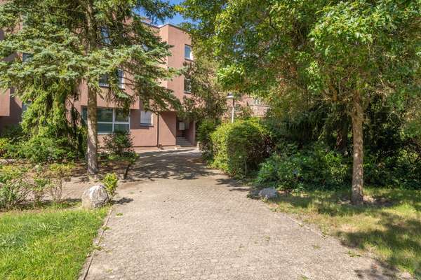 3-Zimmer-Wohnung in Dahlem: 95 m², 1.OG, bezugsfrei, Balkon, TG-Stellplatz, ruhige und grüne Lage