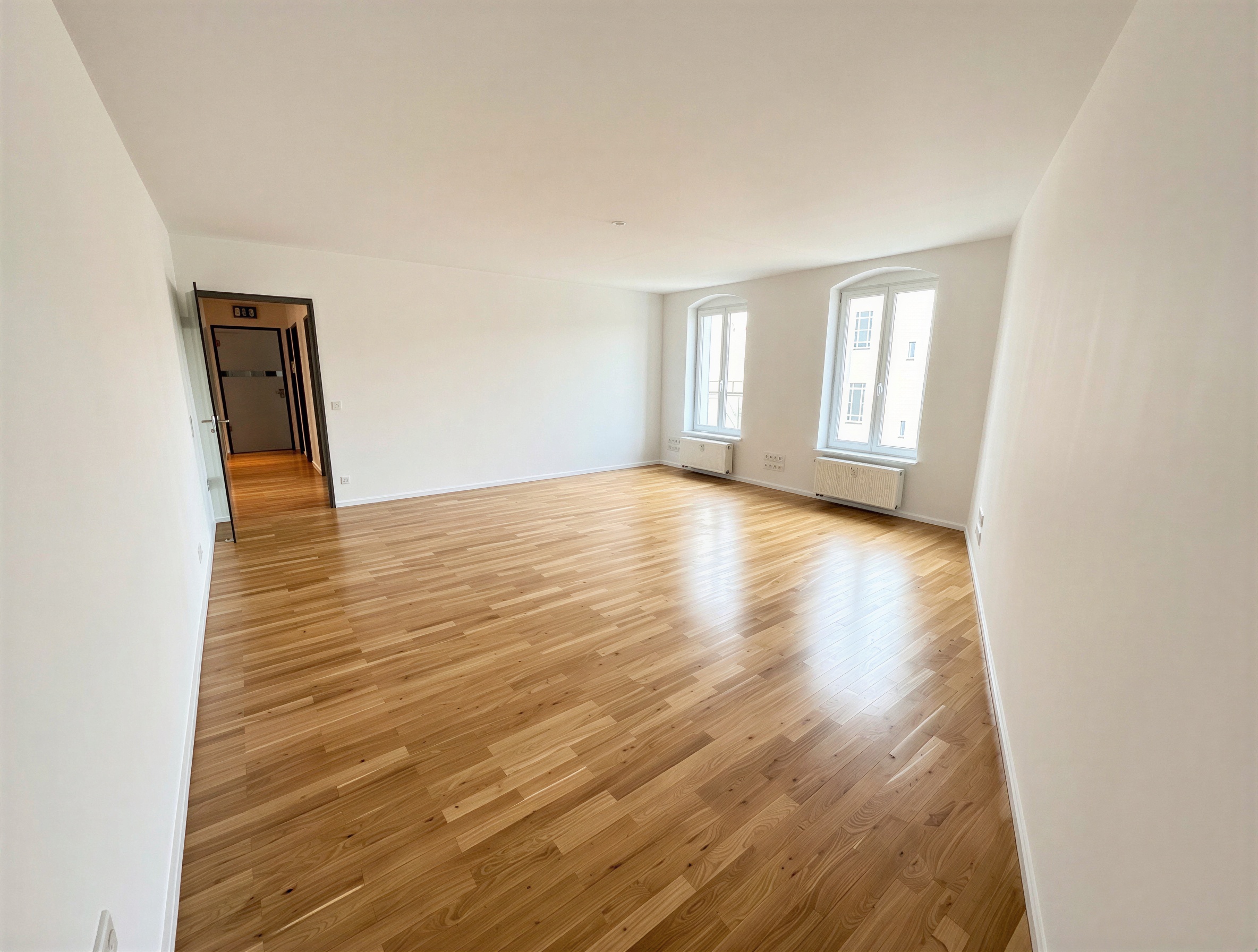 Mitte: Repräsentative und moderne Büroräumlichkeiten über zwei Etagen in bester Lage - ab sofort!