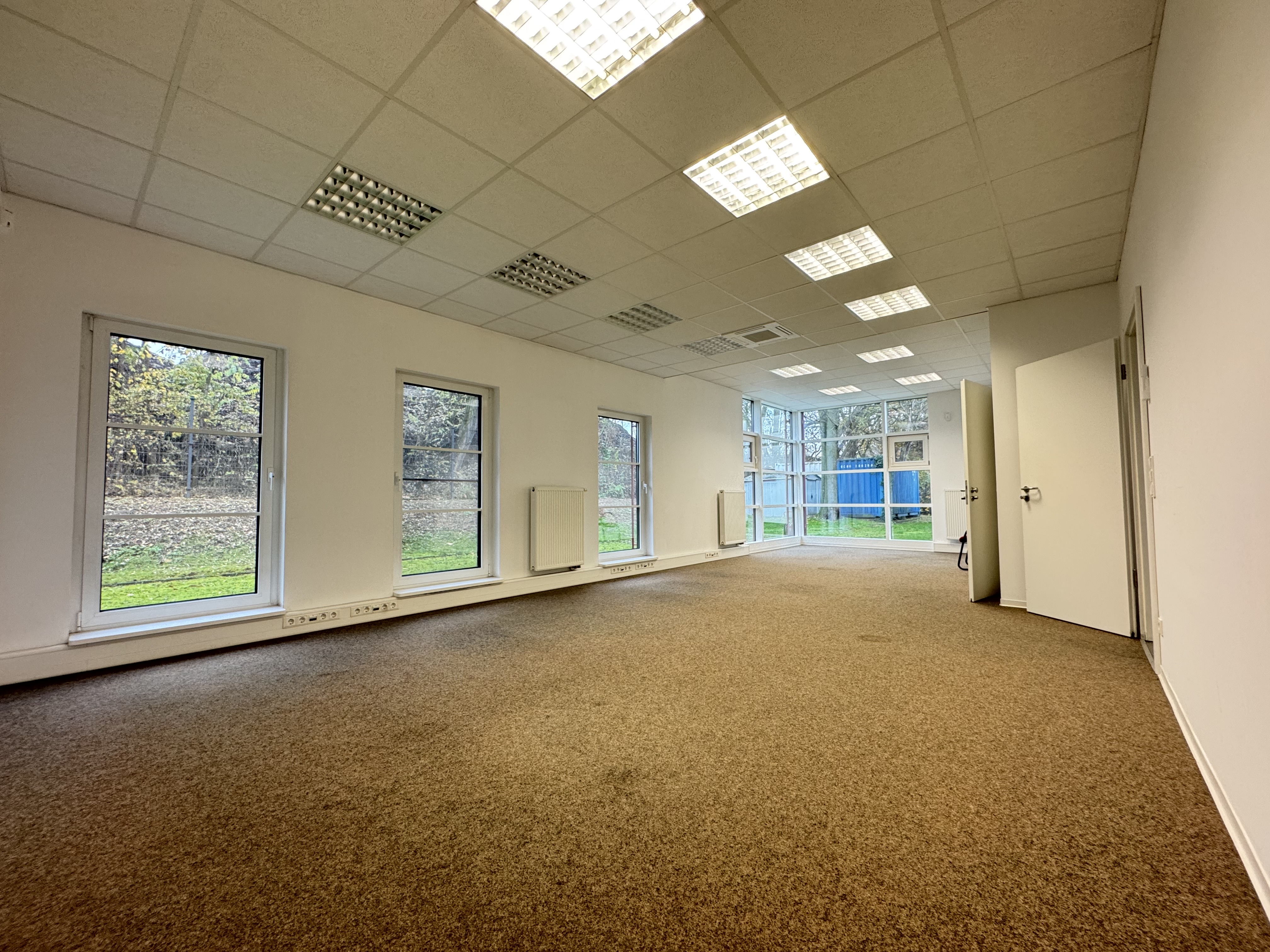 Jetzt mieten, später zahlen: Repräsentative Erdgeschossfläche mit 7 Büroräumen!