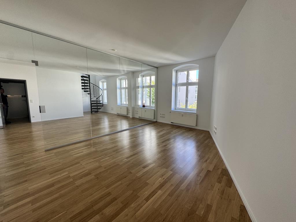 Ab Sofort: Repräsentative und moderne Büroräumlichkeiten über zwei Etagen in bester Lage!