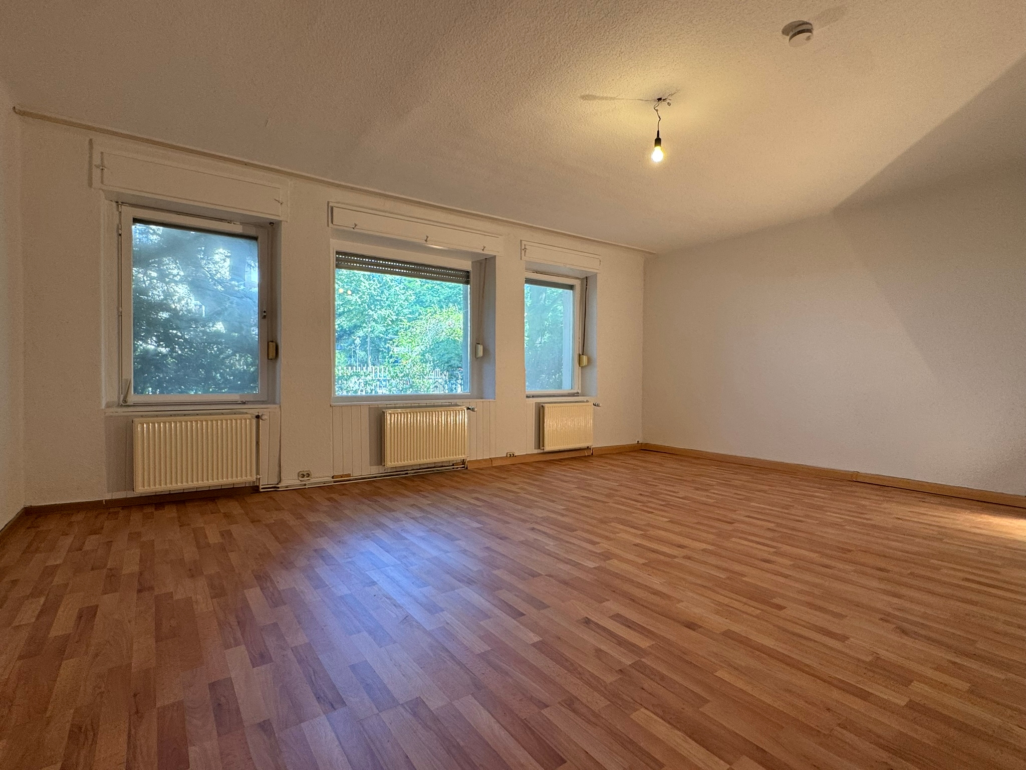 Gut geschnittene 2-Zimmer-Wohnung mit Wohnküche, großzügigem Wohnzimmer und praktischen Stauraum!