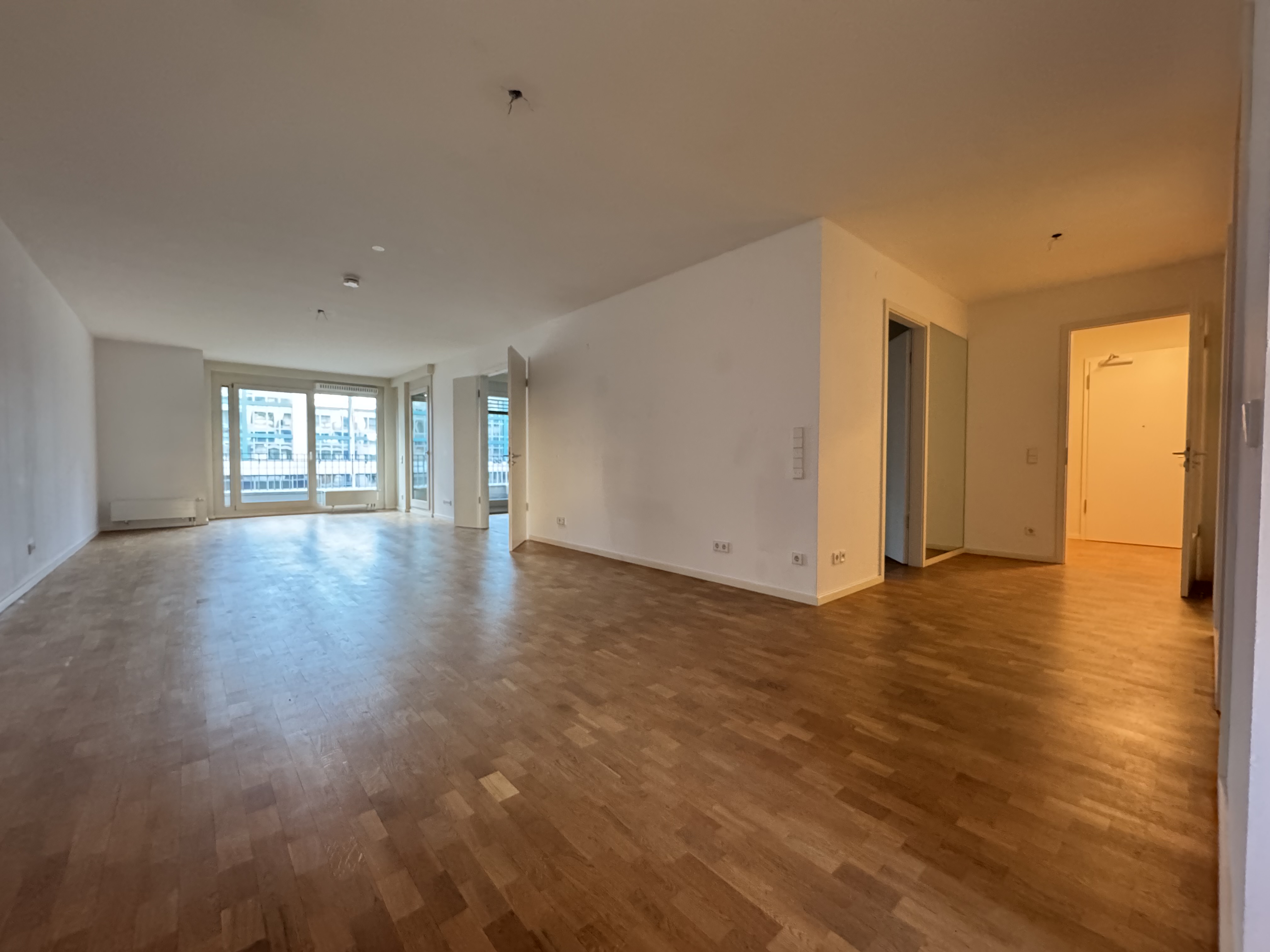 Gut geschnittene 2-Zimmer-Wohnung mit Balkon im Herzen von Berlin-Mitte