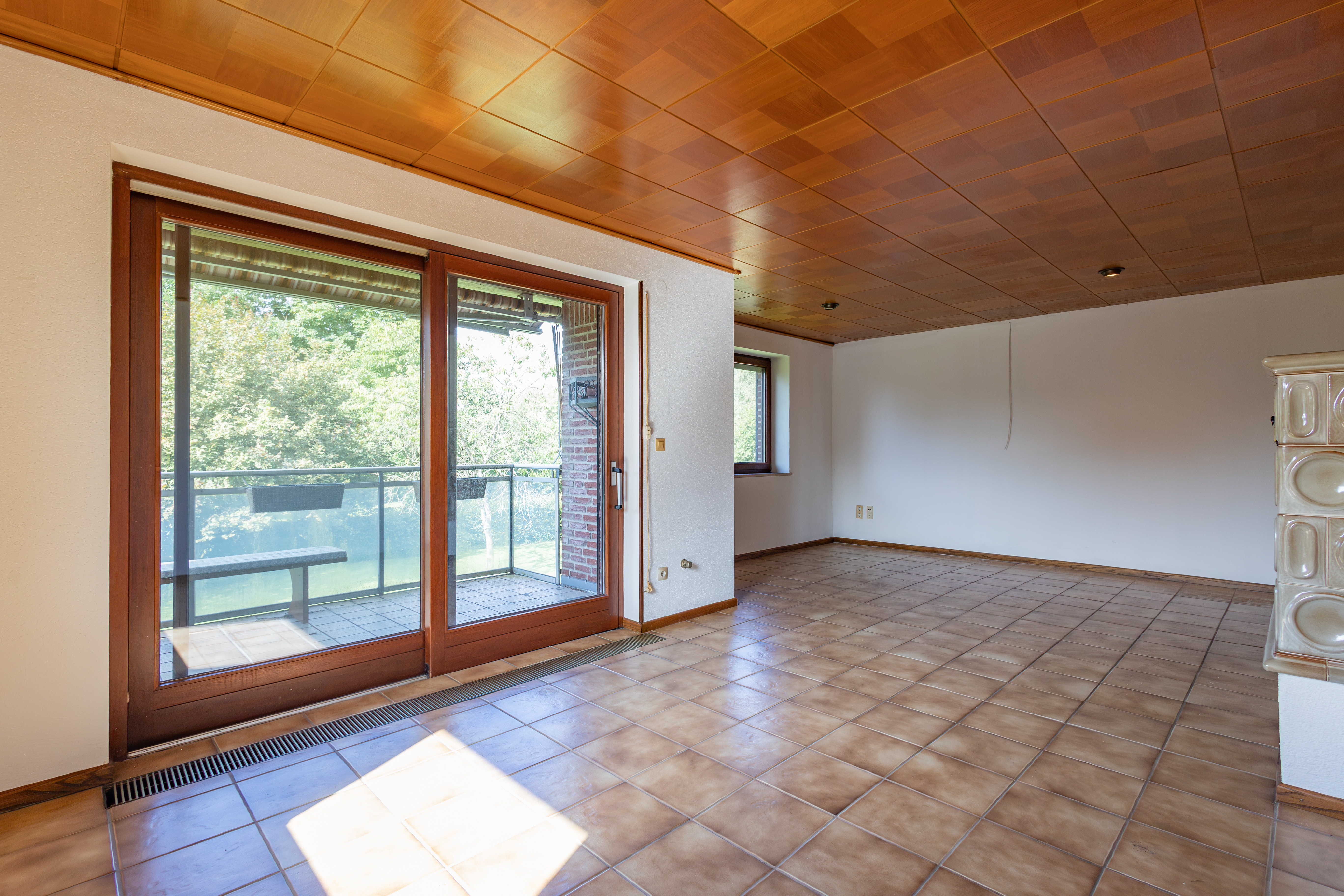 Wohnzimmer mit Balkon