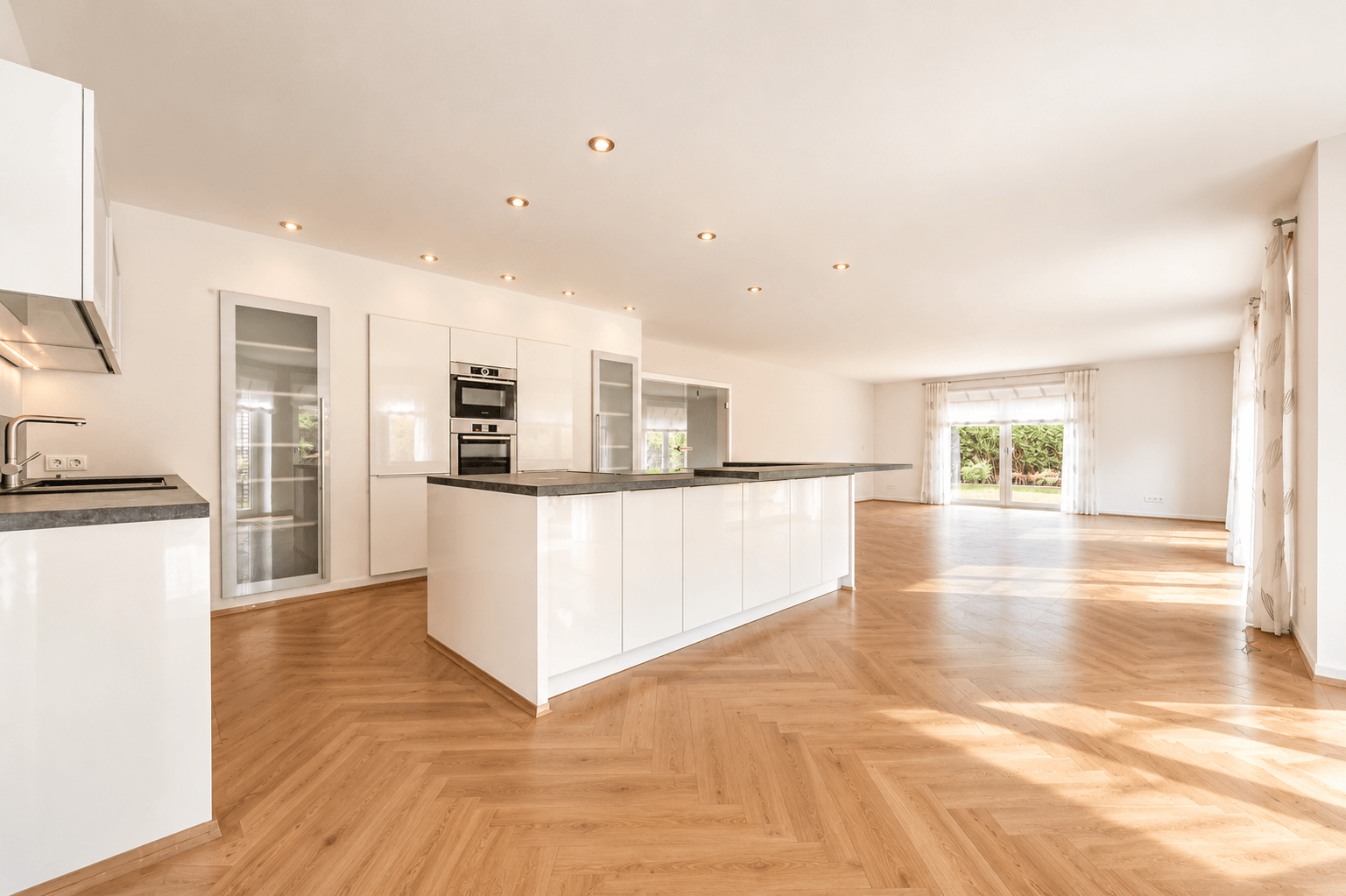 Wohnzimmer/Küche (KI-genierte Böden, etc.)