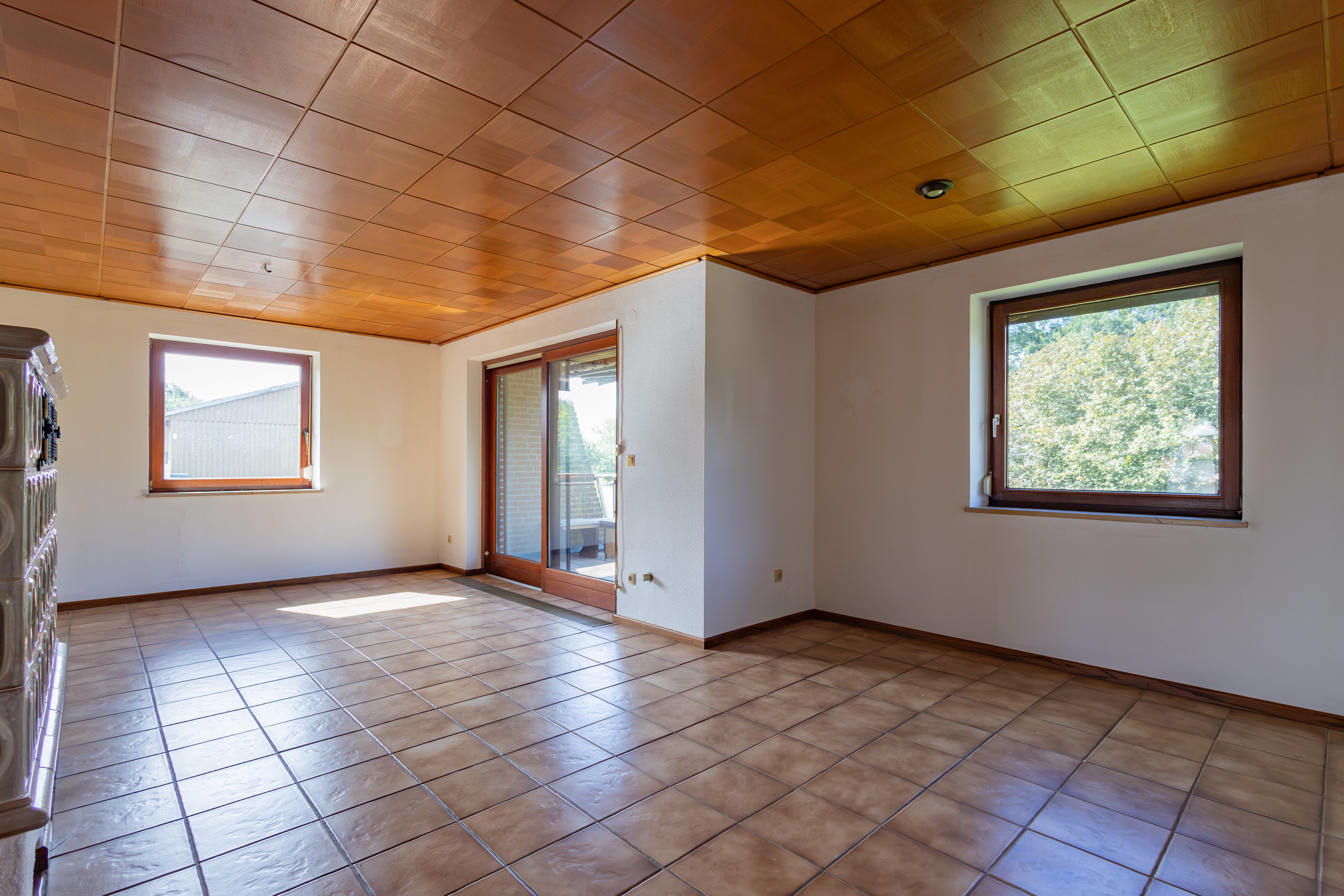 Wohnzimmer mit Balkon
