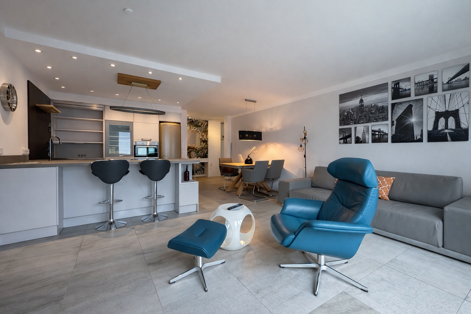 Wohn-/Ess- und Kochbereich