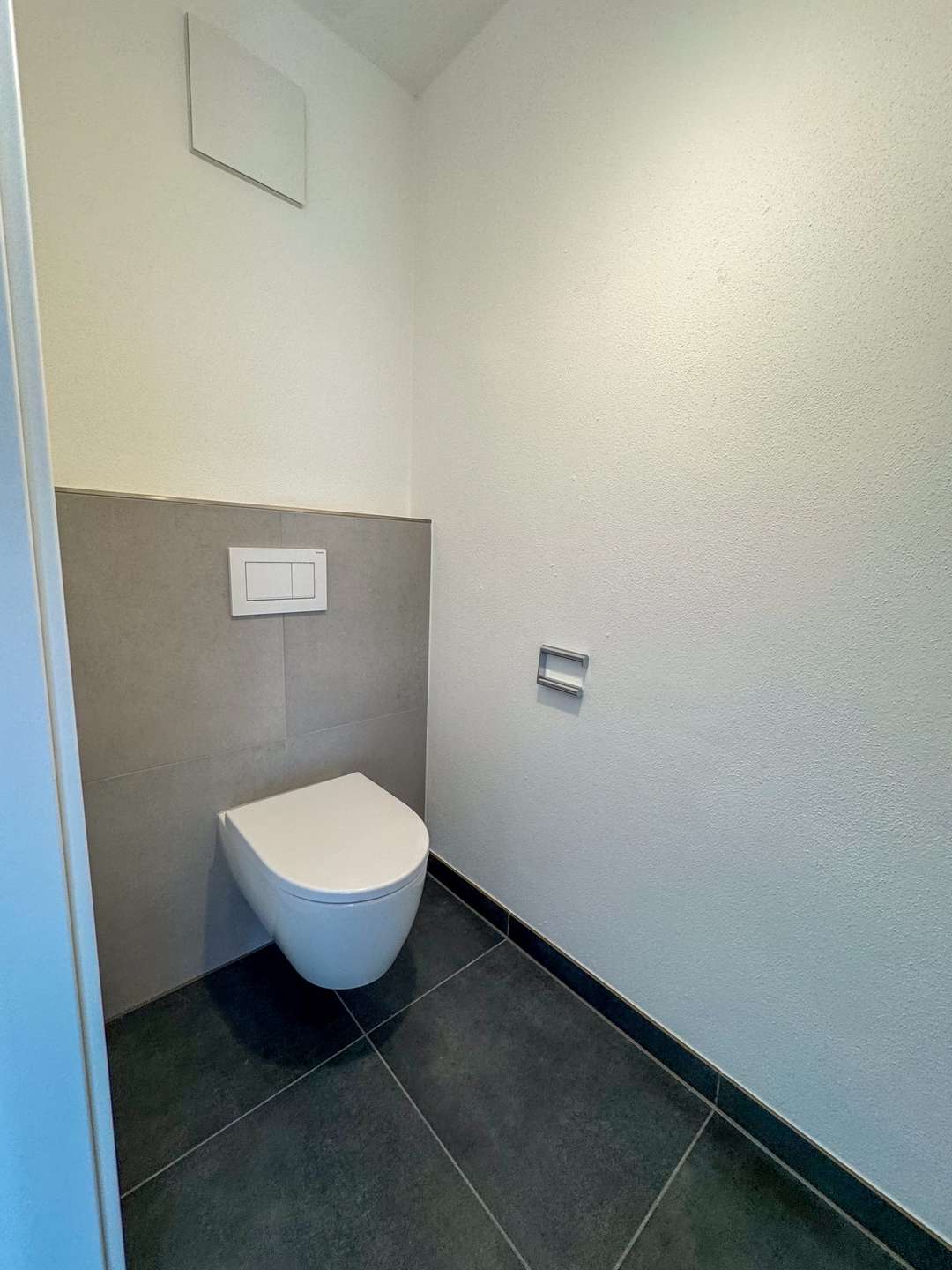 separates WC