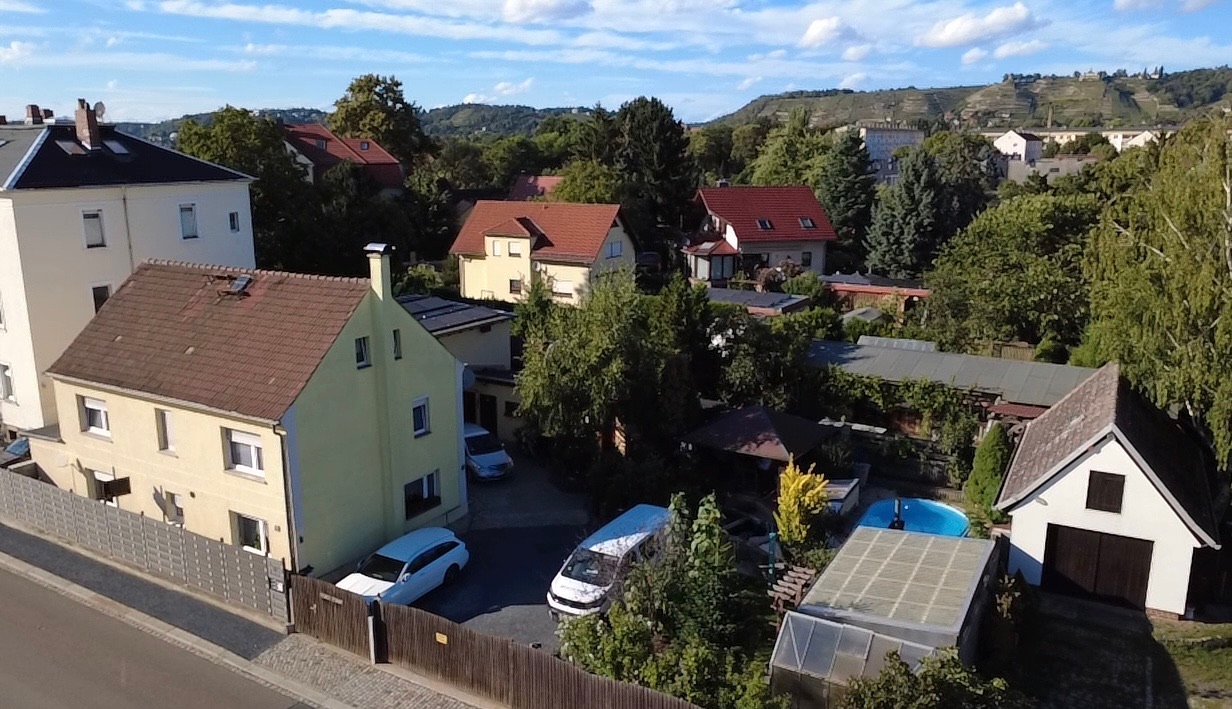 Wohnen, Vermieten, Genießen: Exklusives Wohngefühl & maximale Privatsphäre mit privater Pool-Oase