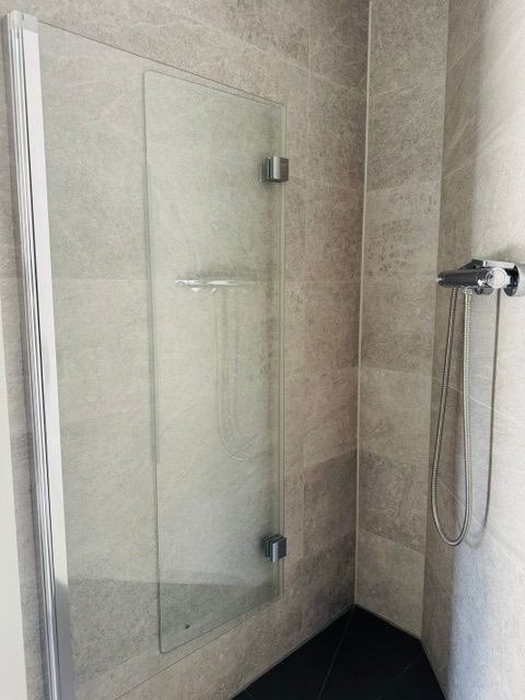...mit Dusche