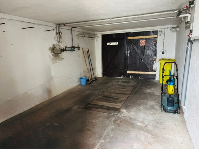 Garage mit Fahrz.-Grube
