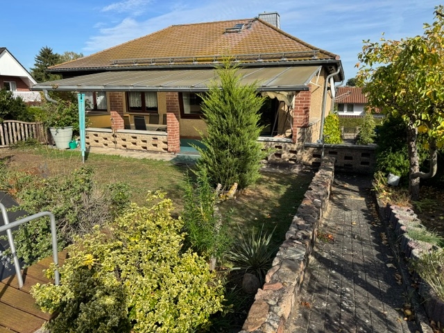 Hausrückseite mit Terrasse