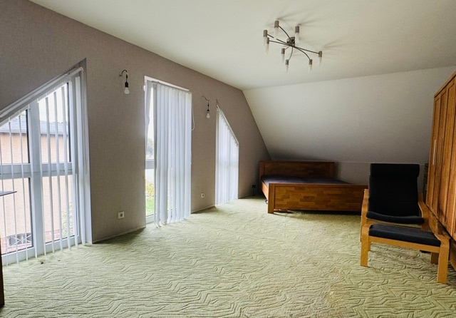 Ein großes Schlafzimmer