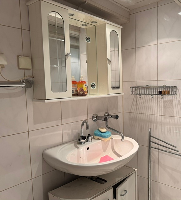 Einen WC-Raum ...