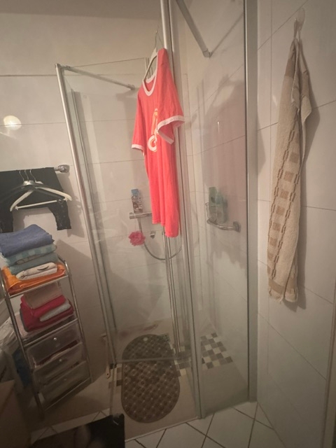 Mit bodengleicher Dusche