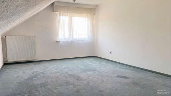 2 Zimmer Dachgeschosswohnung mit Gestaltungspotenzial in guter Lage von Brühl