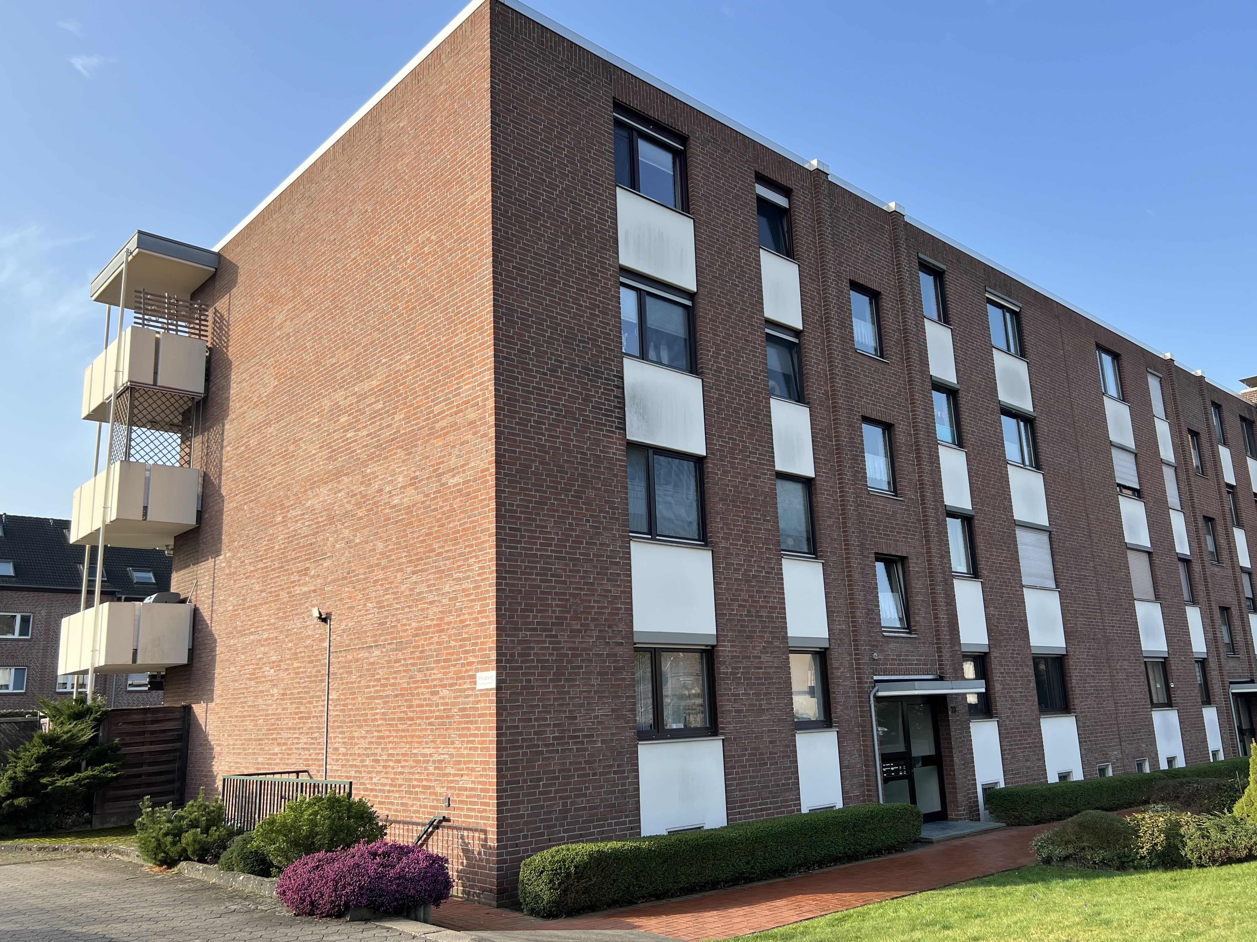 3-Raum-Wohnung mit großer Loggia in Südlage