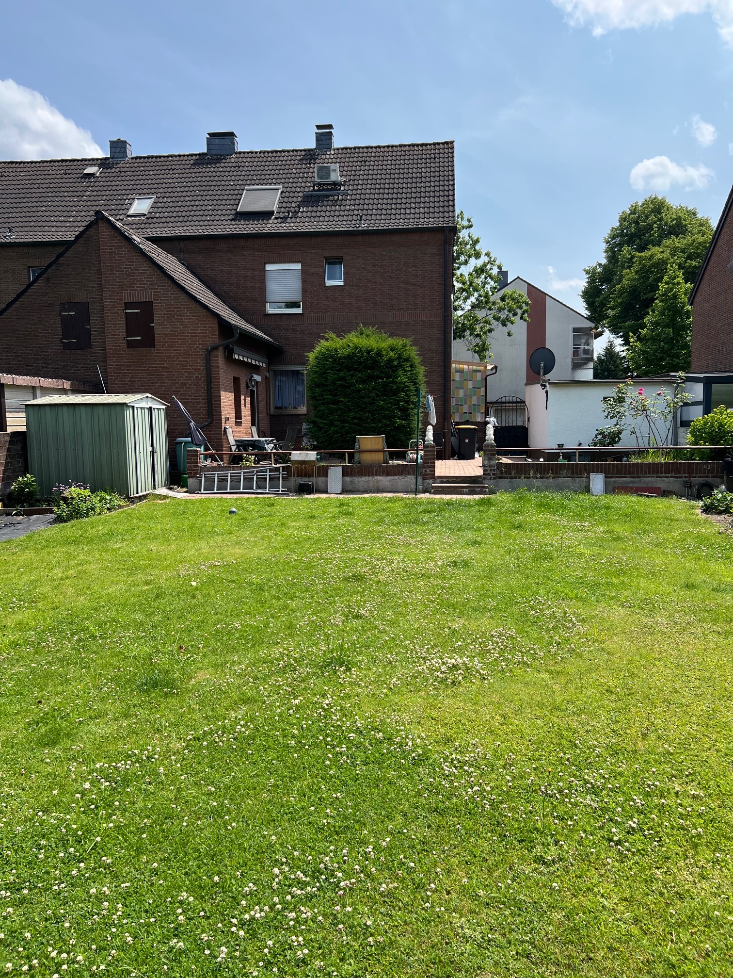 Einfamilienhaus auch für Mehrgenerationen auf großem Grundstück in ruhiger Lage