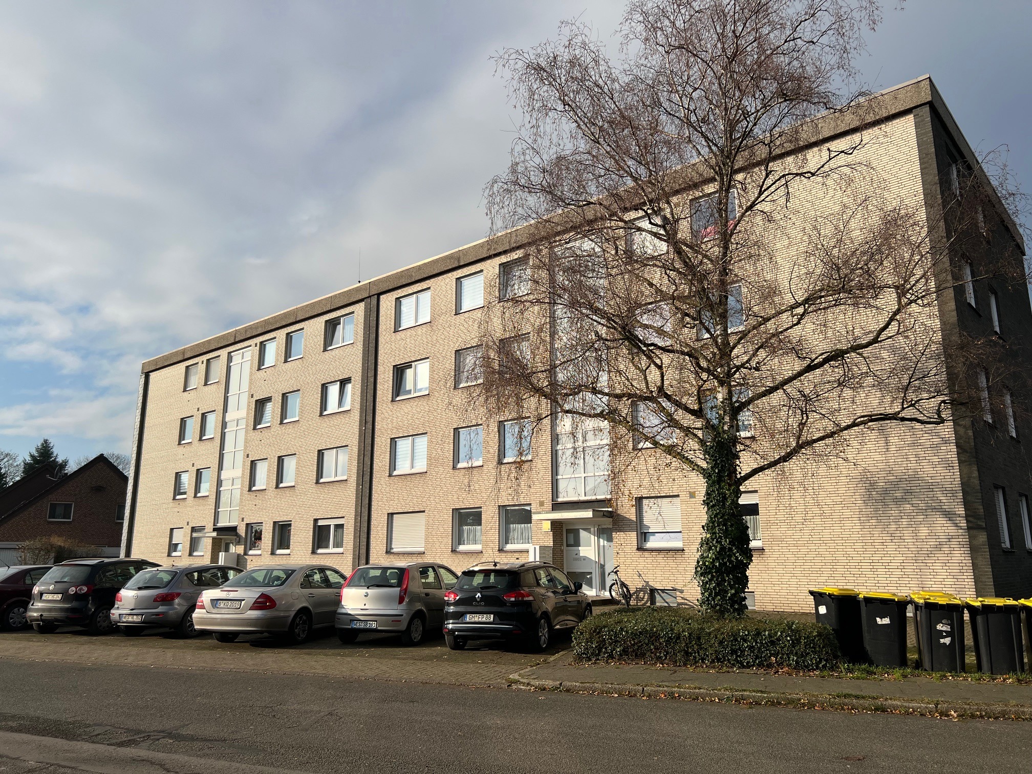 Kapitalanlage! 2 MFH, 24 Wohnungen, 19 Garagen, komplett vermietet