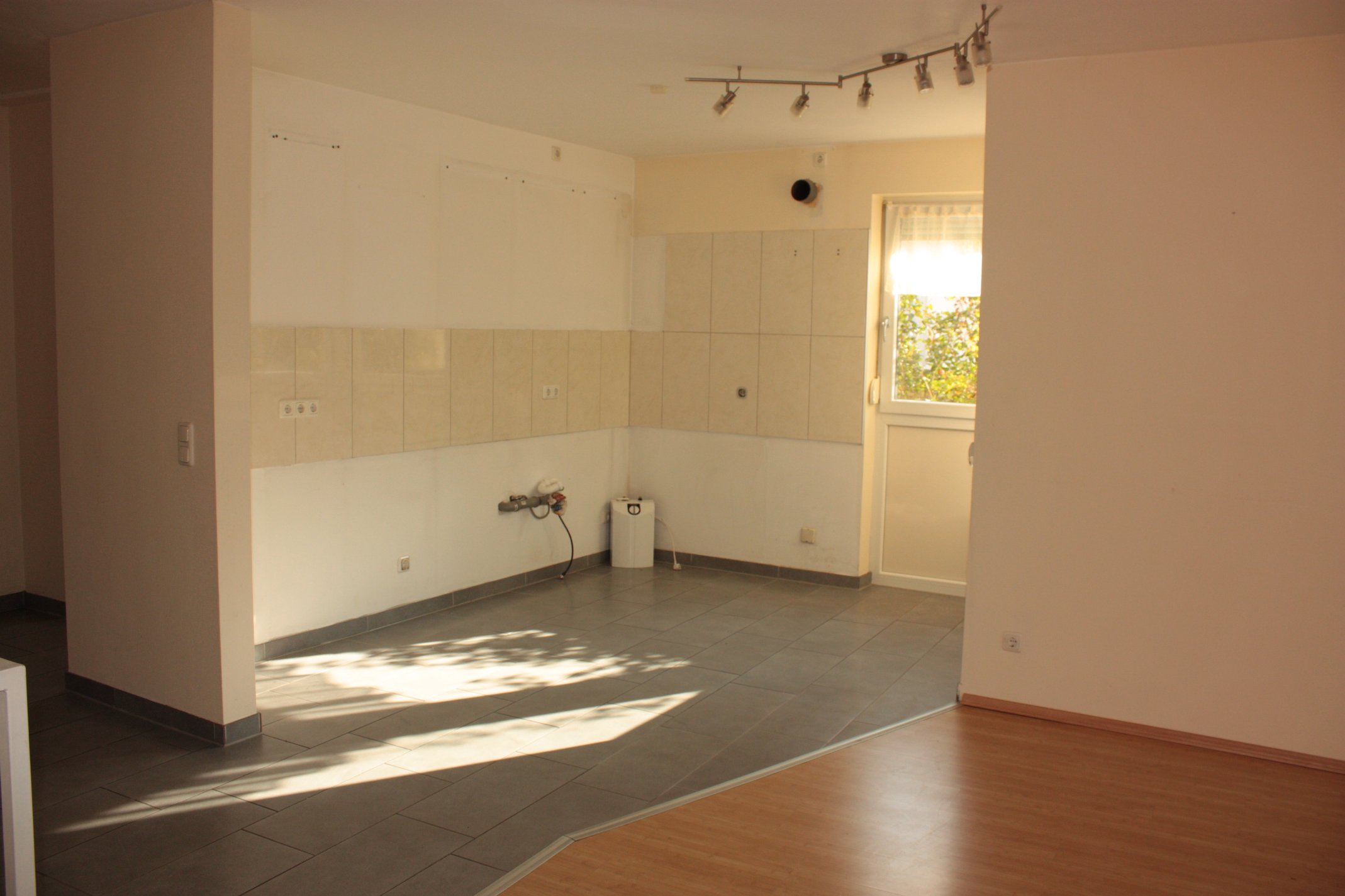 Lichtdurchflutete Erdgeschosswohnung mit Terrasse und Garten