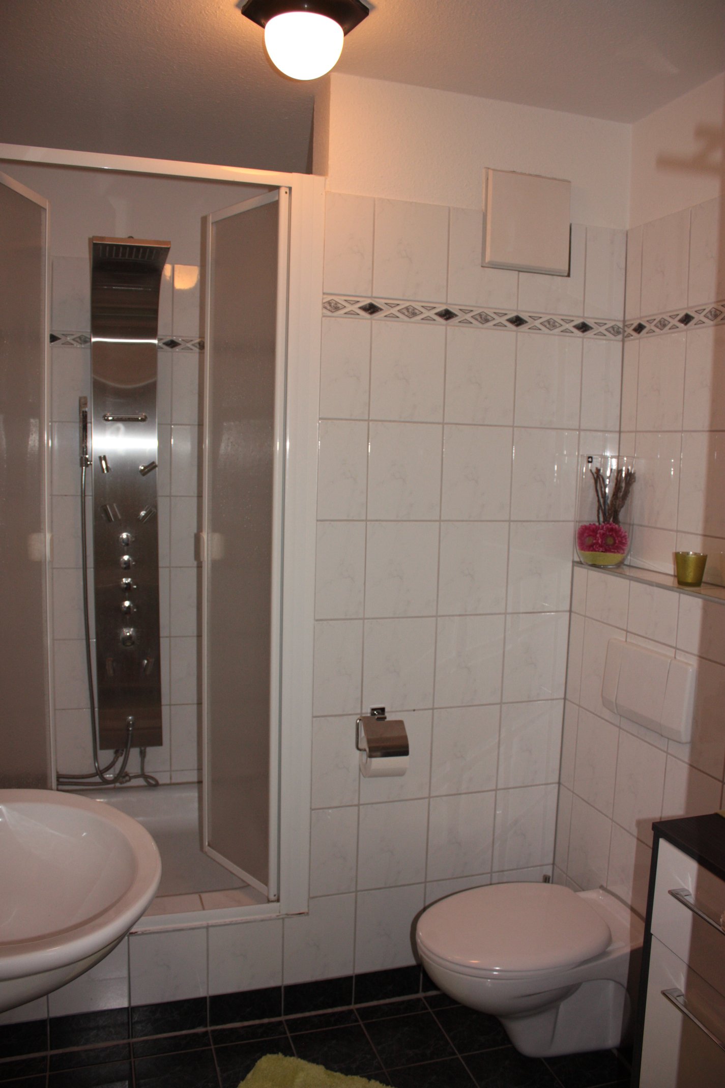 Gäste-WC mit Dusche