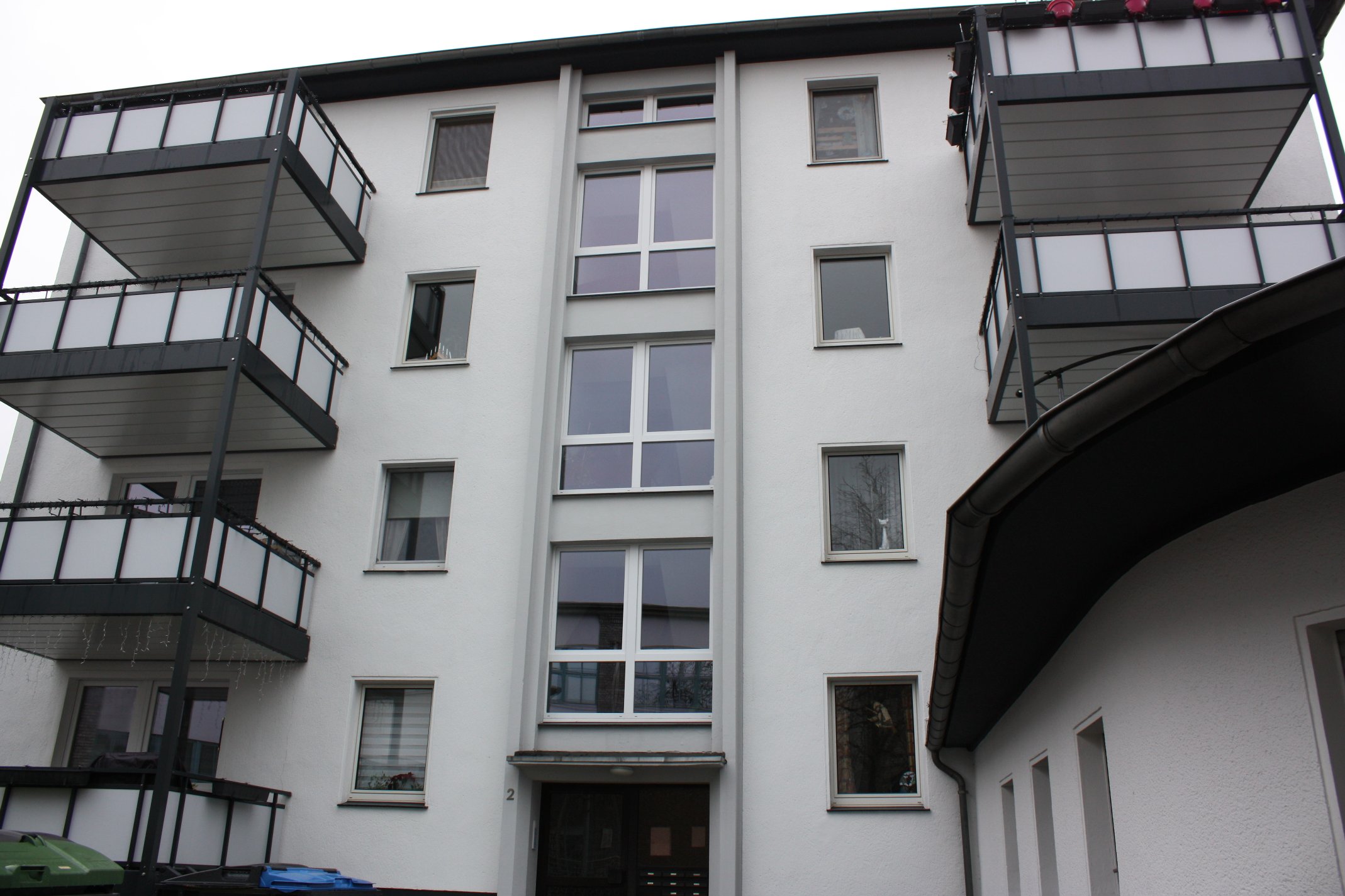 Kapitalanleger aufgepasst! Helle 3 1/2-Raum-Wohnung mit Balkon und Garage