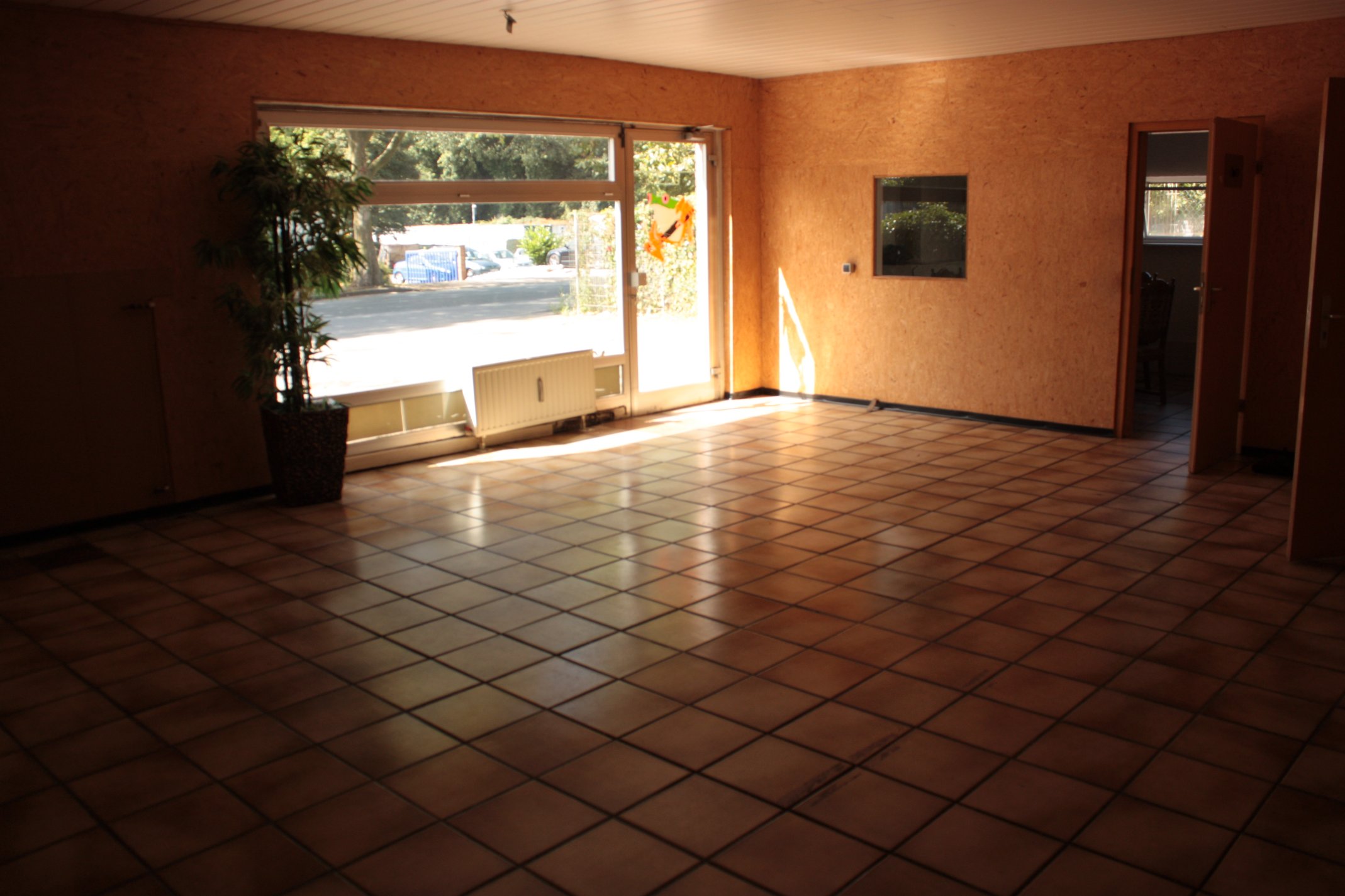 Wohnen und Arbeiten! Interessante Gewerbefläche inkl. 120 m² Wohnung mit Wintergarten!