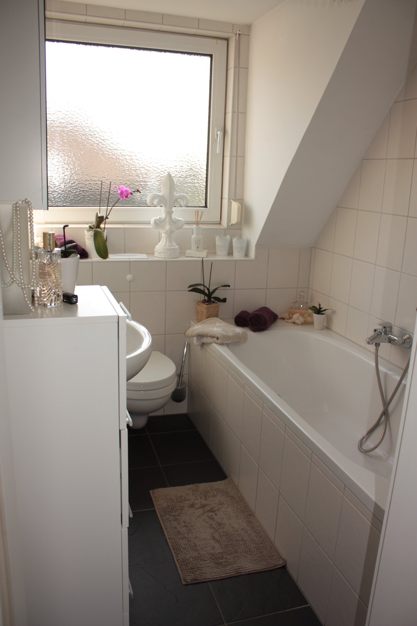 Tageslichtbad mit Wanne