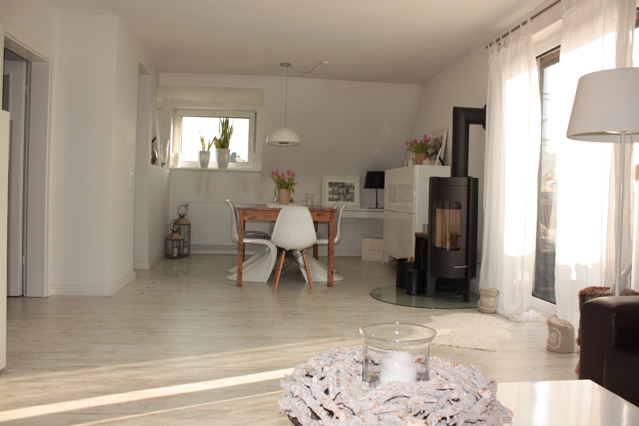 Helle DG-Wohnung mit Blick in den Schlosspark