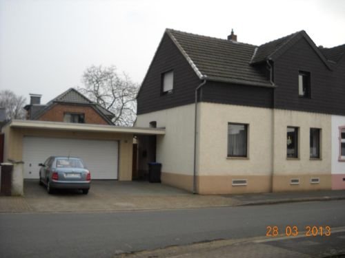 Zweifamilienhaus in exponierter Wohnlage Moers-Schwafheim